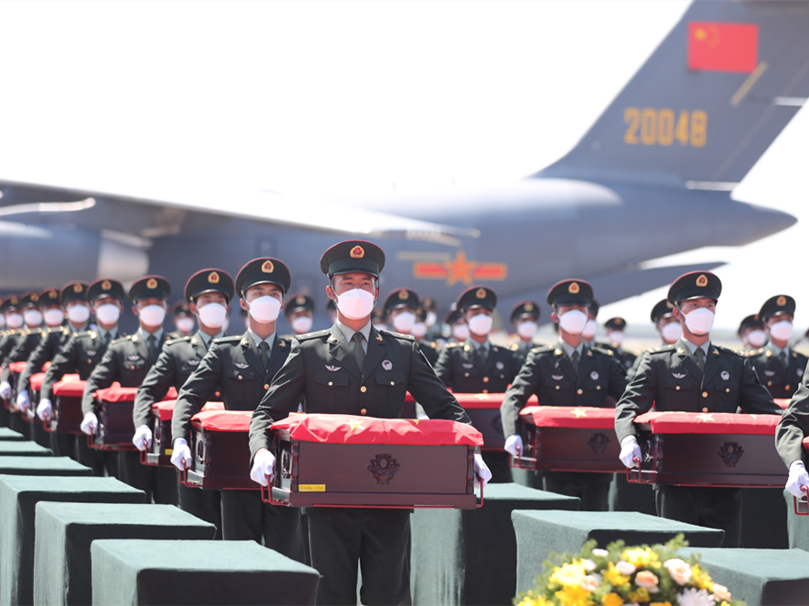英雄回家丨第八批在韓志愿軍烈士遺骸歸國-現(xiàn)場(chǎng)圖