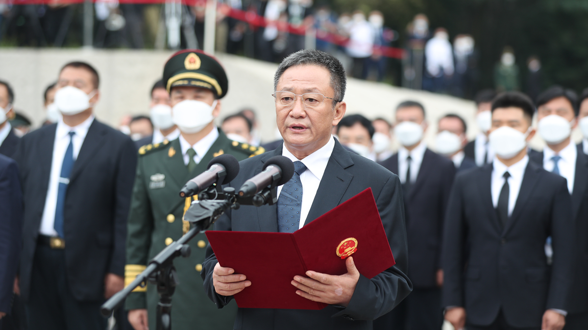 第八批在韓志愿軍烈士遺骸安葬儀式在沈陽舉行 退役軍人事務(wù)部部長(zhǎng)孫紹騁致祭文